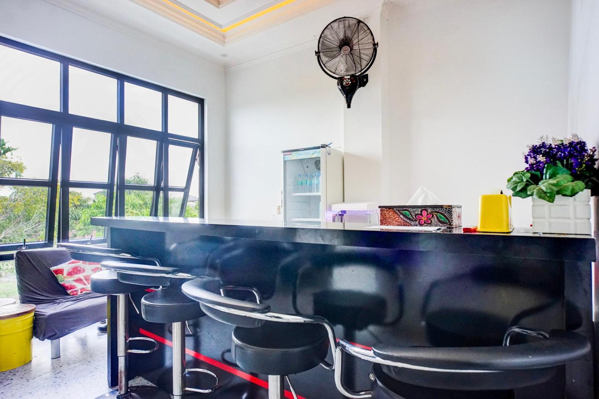 Capital O 94254 Dental Inn Μπάντα Άτσεχ Εξωτερικό φωτογραφία