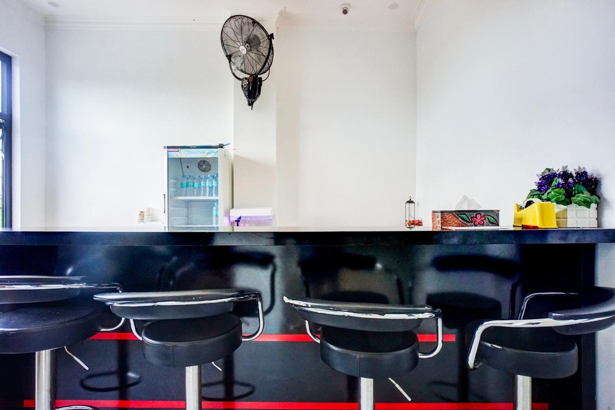 Capital O 94254 Dental Inn Μπάντα Άτσεχ Εξωτερικό φωτογραφία