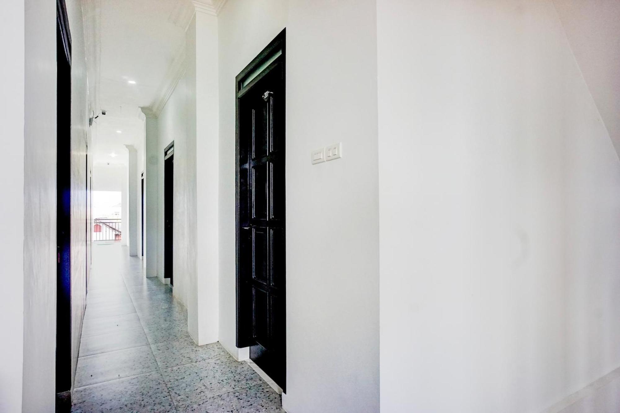 Capital O 94254 Dental Inn Μπάντα Άτσεχ Εξωτερικό φωτογραφία